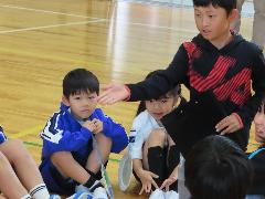 おしろやま班で自己紹介をする子どもたち
