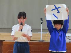 読書週間の連絡をする図書委員会の子どもたち