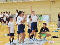 ゲームを楽しむ子どもたち