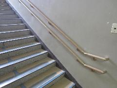 東階段1階