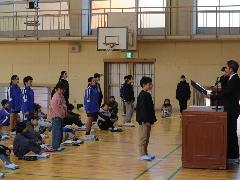 明るい社会づくり実践文の表彰を受ける子どもたち