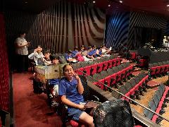 開演をワクワクしながら待つ子どもたち