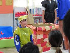 国語で学習した「ごんぎつね」を劇にして発表する子どもたち