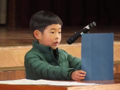 振り返りを発表する子ども