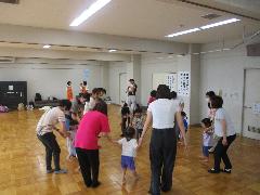 手をつないでさようなら