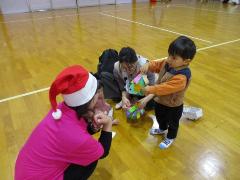 ツリーの形をしたクリスマス帽子を作りました