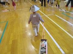 船に犬、さる、きじ、新聞紙豆を乗せて鬼ヶ島へ出発です。