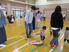 船に犬、さる、きじ、新聞紙豆を乗せて鬼ヶ島へ出発です。