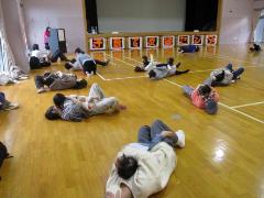 お母さんのおなかの上でゆらゆらしています