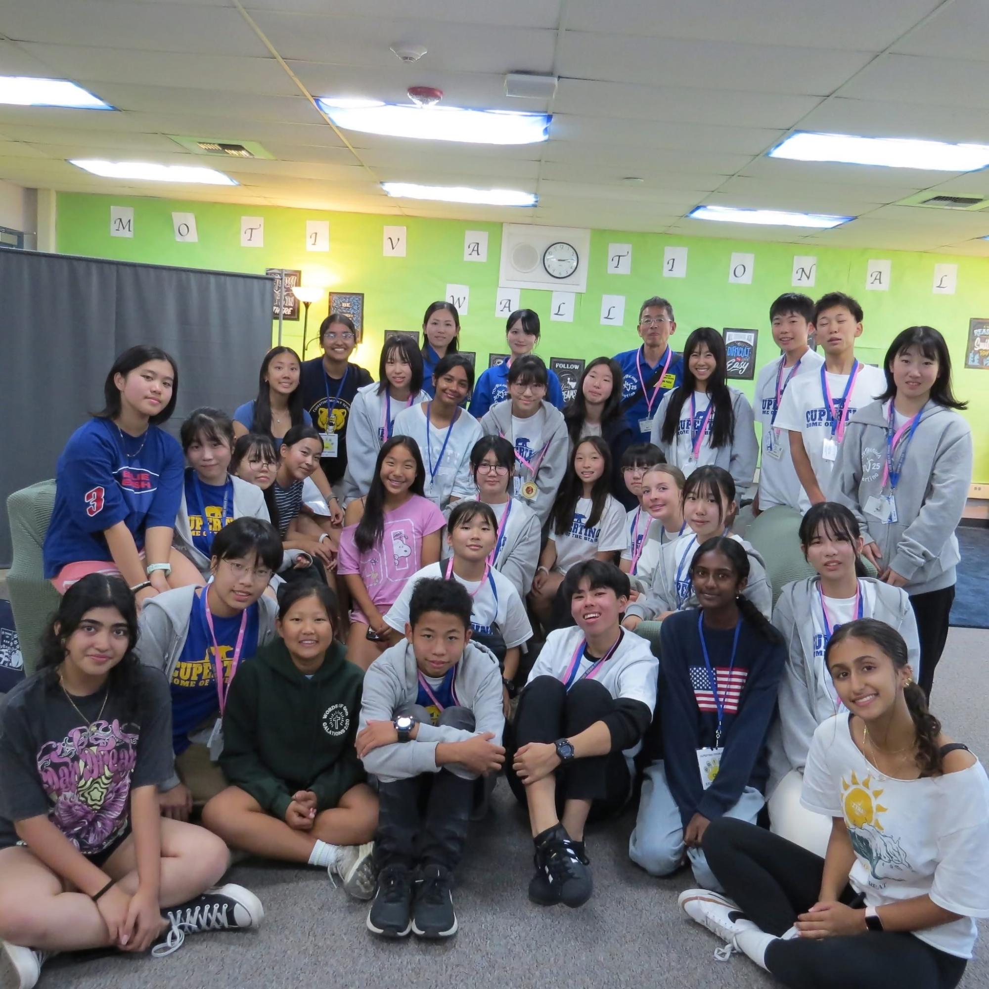 日本とキュパティーノの中学生が集まっている写真