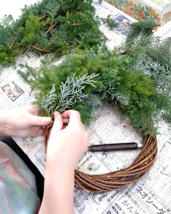 フレッシュなグリーンでクリスマスリースを作成してみませんか？