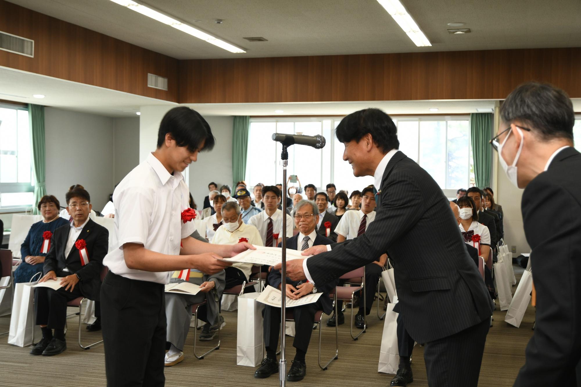 豊川市制施行82周年記念表彰式