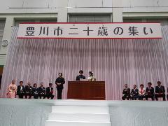 会場舞台上の写真