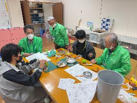 講師の方からの手厚いサポートを受けている様子