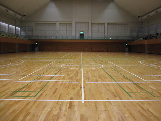 「豊川市総合体育館」メーンアリーナの写真