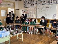 市長と児童が懇談する写真