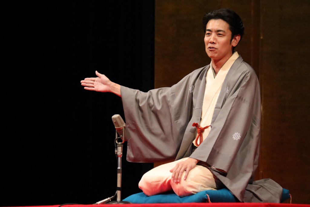 地元豊川で落語披露（三遊亭萬橘師匠の独演会にて）