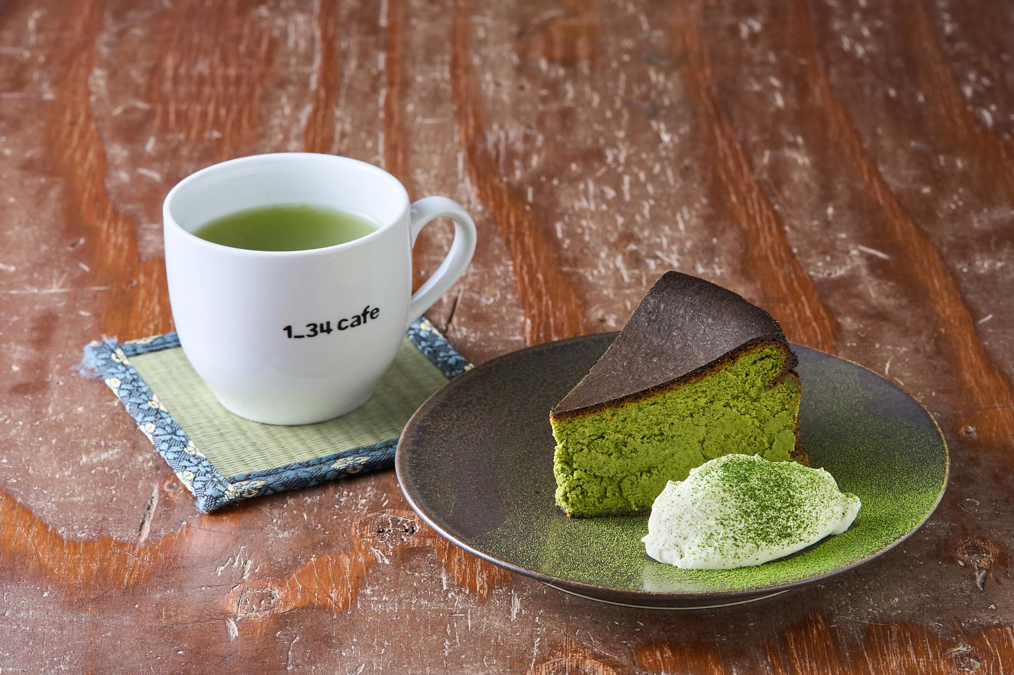 一三四茶と抹茶のバスクチーズケーキ