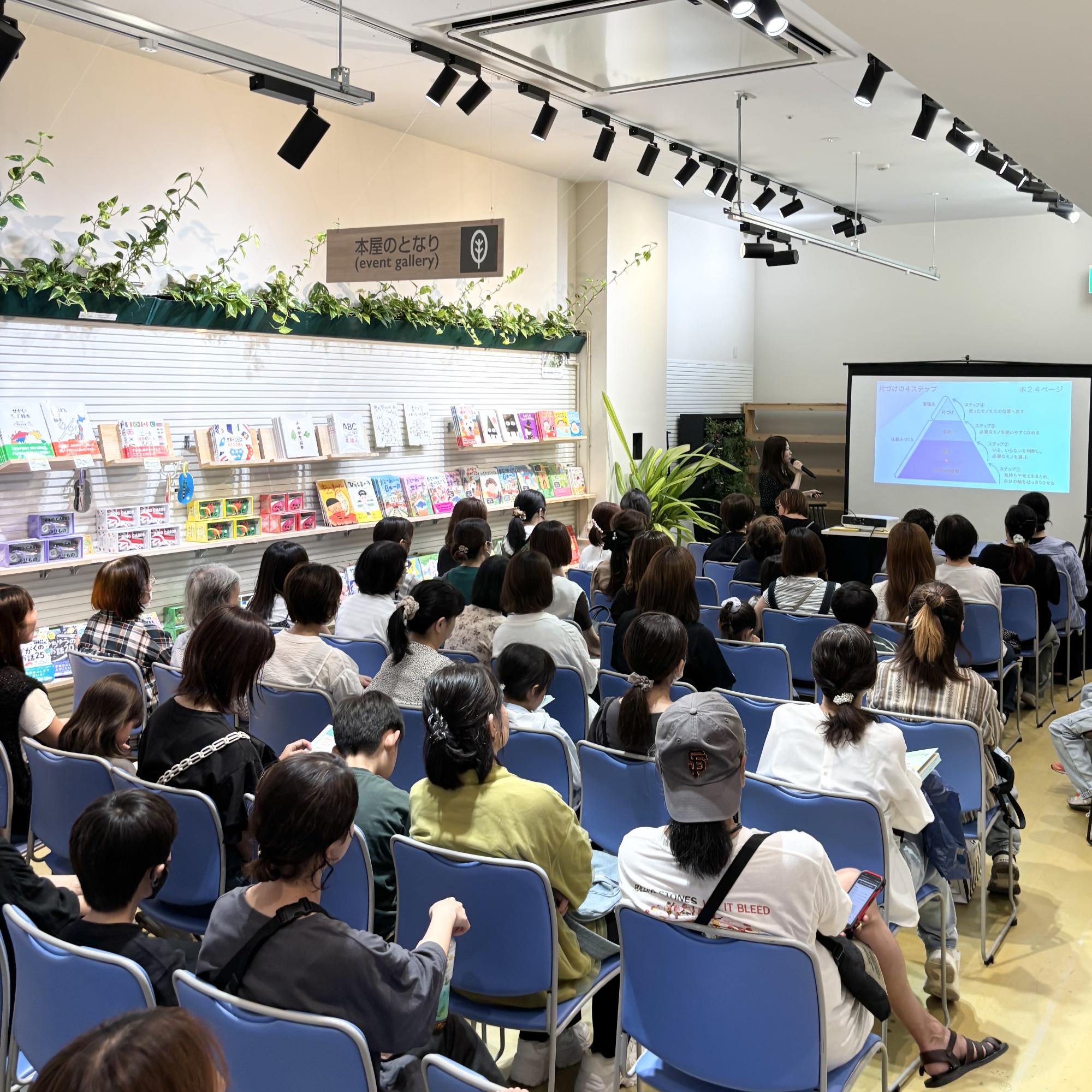 イオンモール豊川の豊川堂で行った出版トークイベントの写真