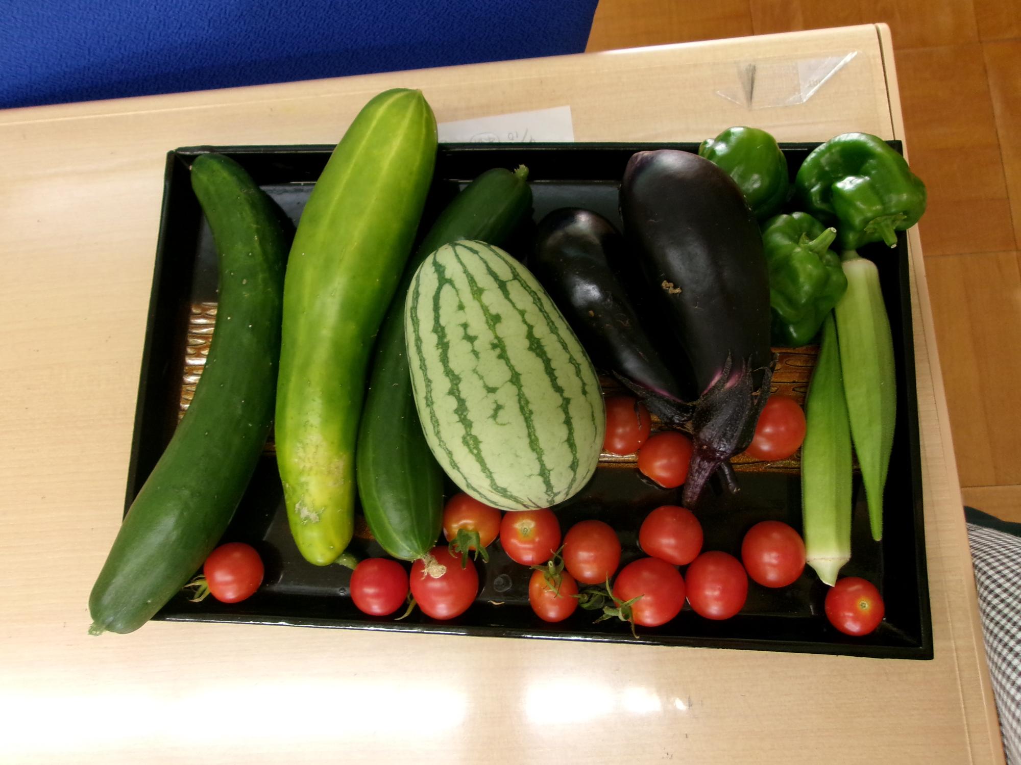 お供えの野菜の写真