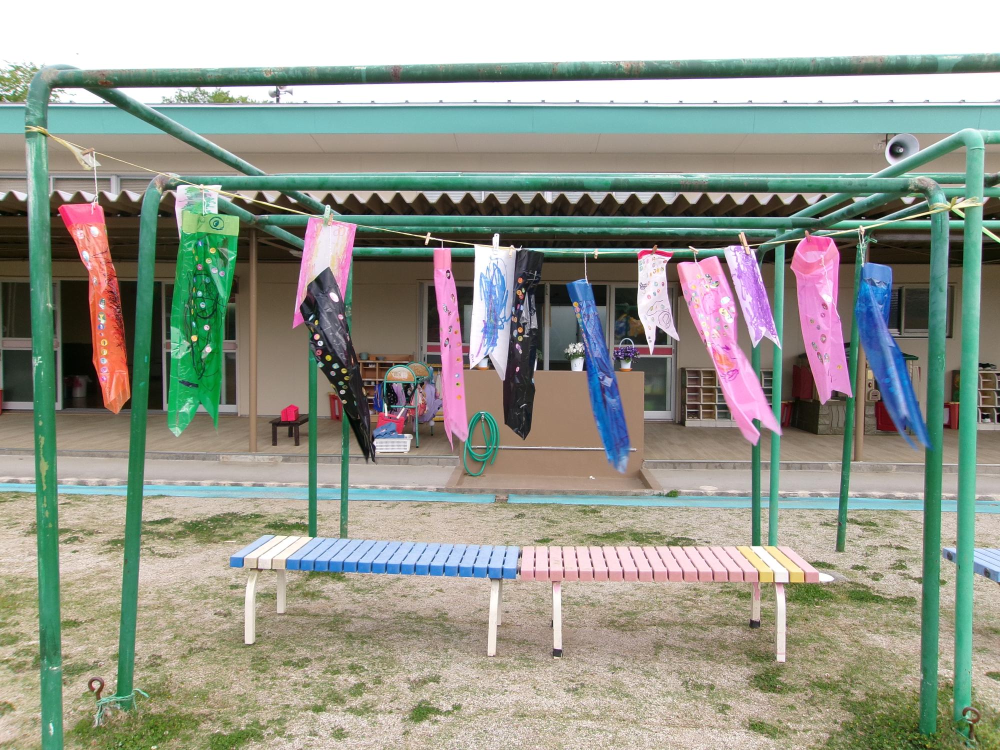 あか組が作ったこいのぼりの写真