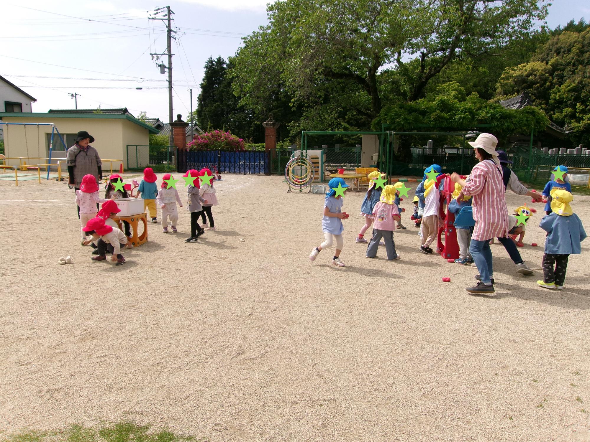 玉入れをしている写真