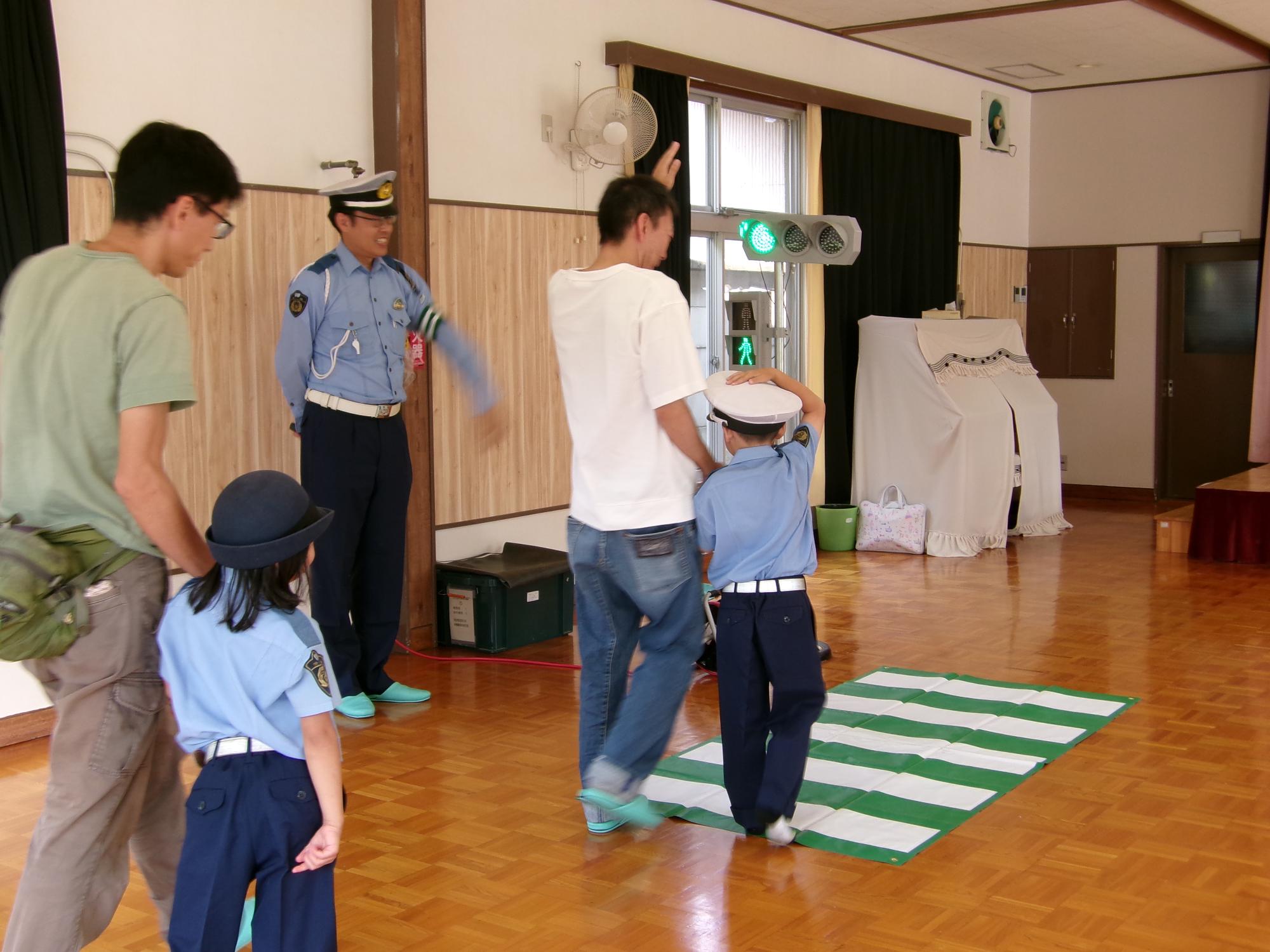 模擬道路を歩いています。