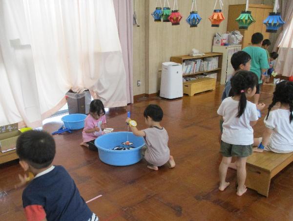 タライに入ったおばけ。釣れるかな？