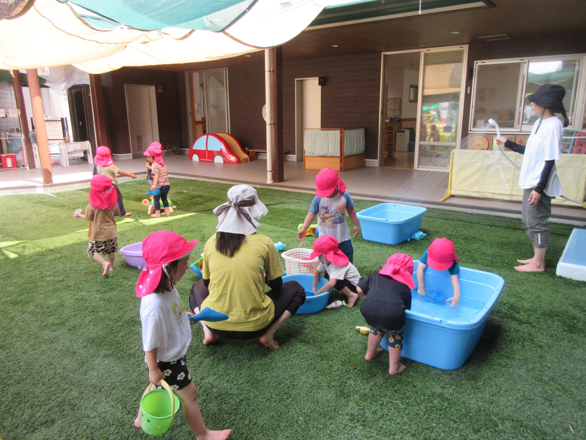 2歳さんの水遊び