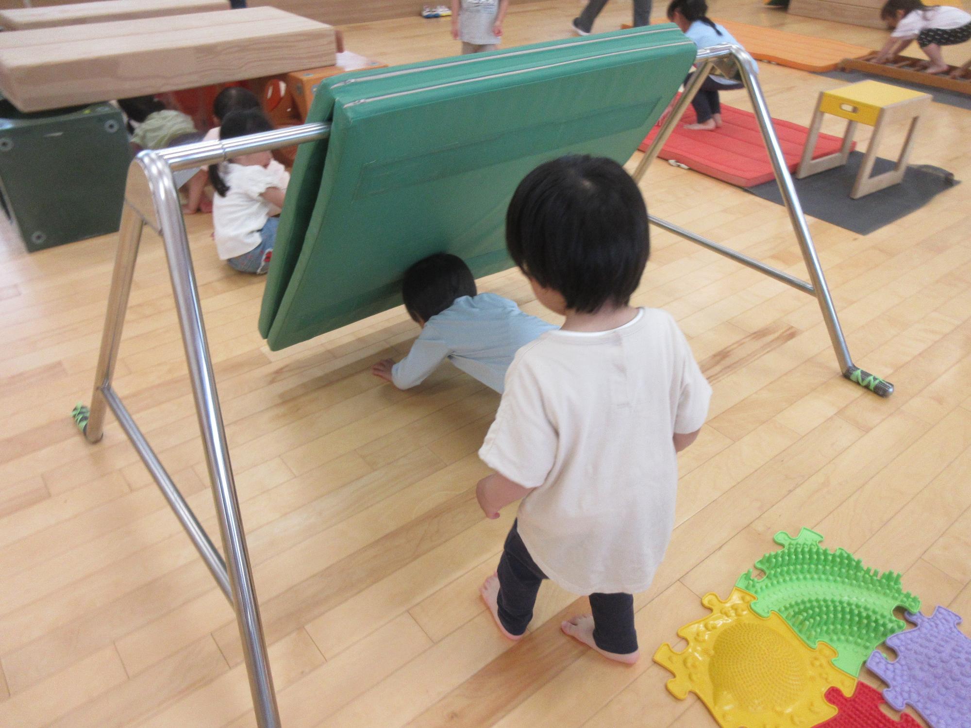 トンネルをくぐって
