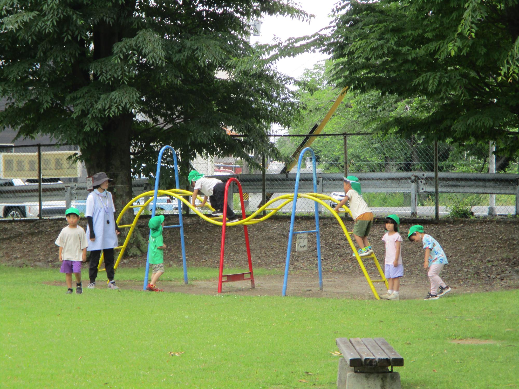 公園で遊んでいます