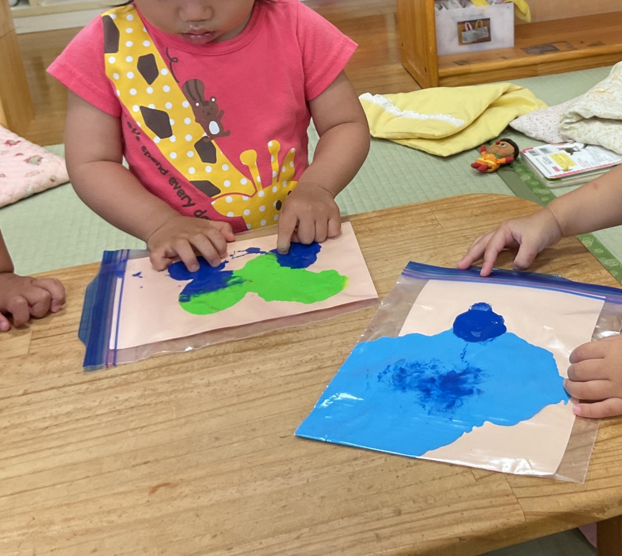 絵の具あそび
